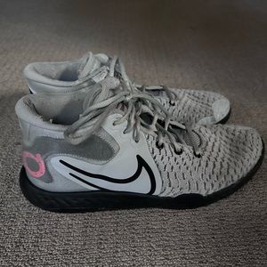 Nike KD Trey 5 VIII basketball sneakers